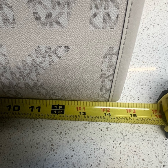 New With Tags Extra Large Michael Kors Tote with Crossbody Adjustable Strap - Picture 5 of 8
